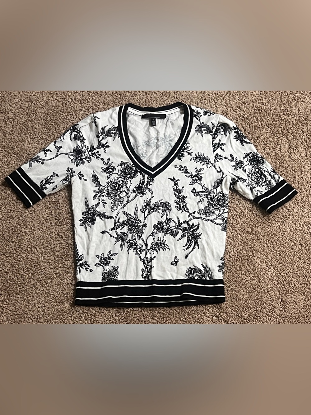 White House Black Market Black & White Floral V-Neck Tee